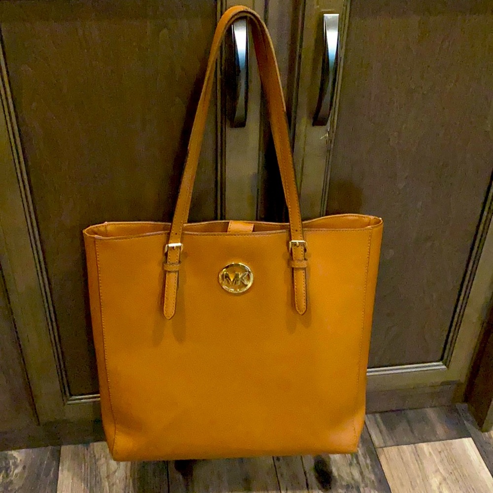 Authentic Michael Kors tote in signature luggage color!